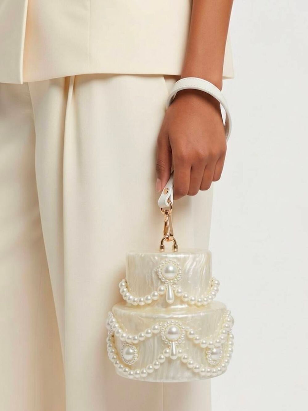 🩵NIB Pearlescent Tiered Wedding Cake Convertible Wristlet & Crossbody Purse